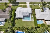 Luxury Beach House Heated Salt Pool, BBQ, Fast WIFI, Covered Patio, Huge Private Yard, EV Charger