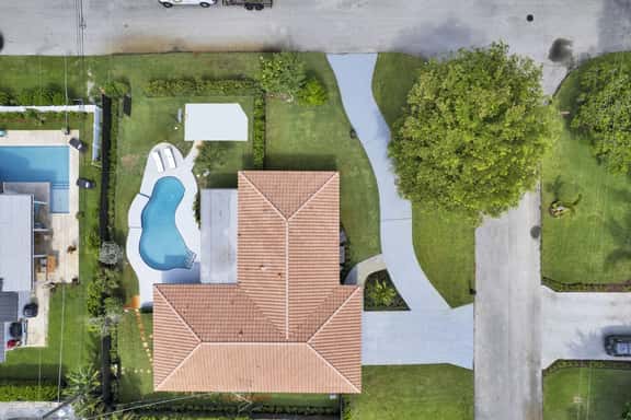Luxury Home |Heated Salt Pool, Basketball Hoop, Cinema, Minutes To Atlantic Ave and Beach - Image 1