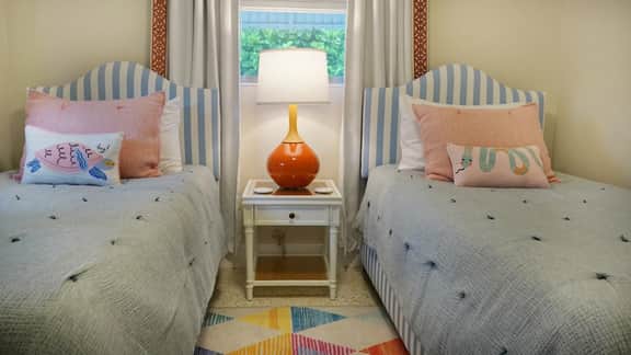 Luxury Beach House Heated Salt Pool, BBQ, Fast WIFI, Covered Patio, Huge Private Yard, EV Charger