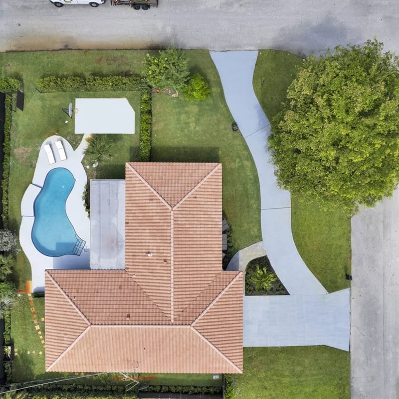 Luxury Home  |Heated Salt Pool, Basketball Hoop, Cinema, Minutes To Atlantic Ave and Beach